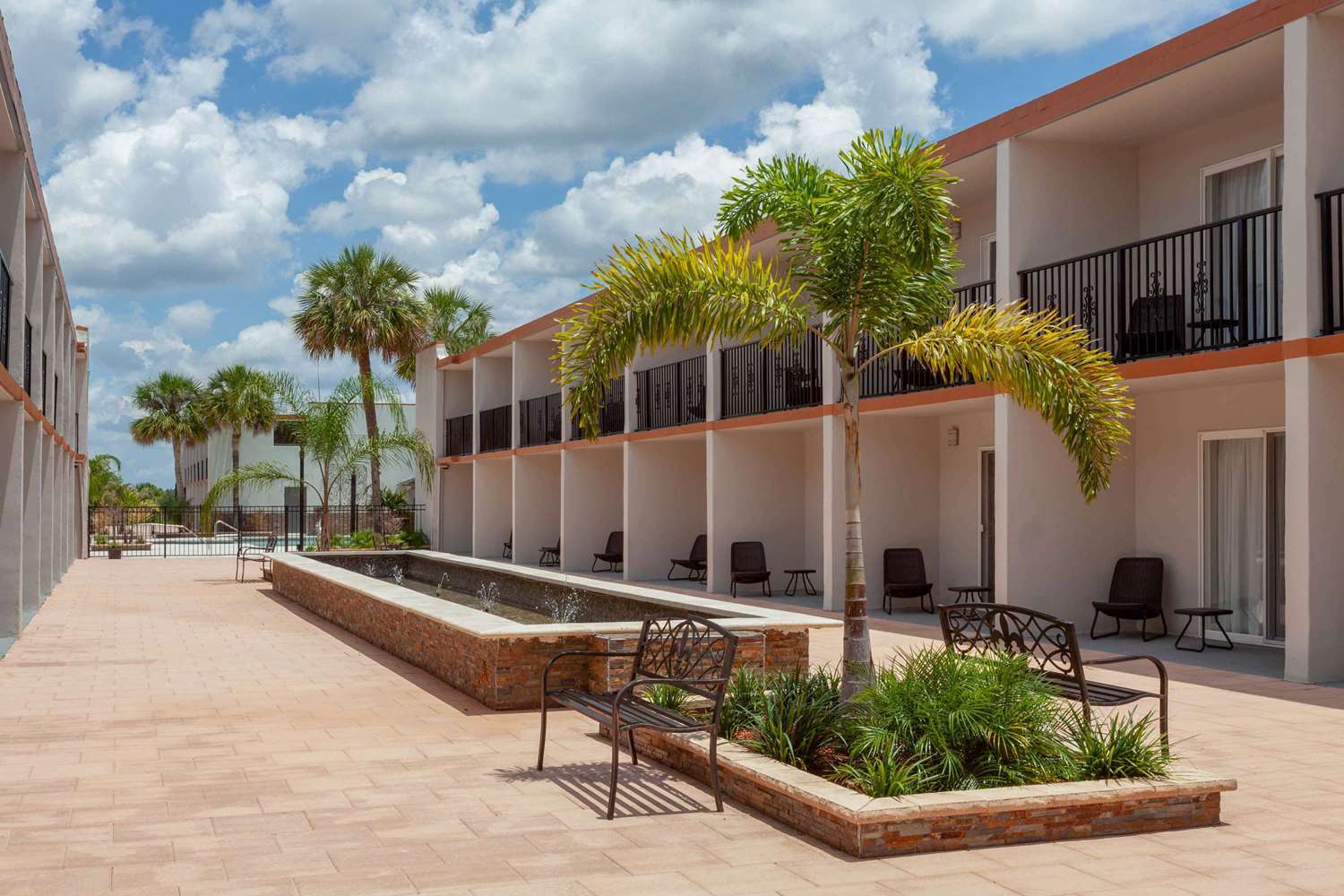 Hawthorn Suites By Wyndham Kissimmee Gateway Exterior photo